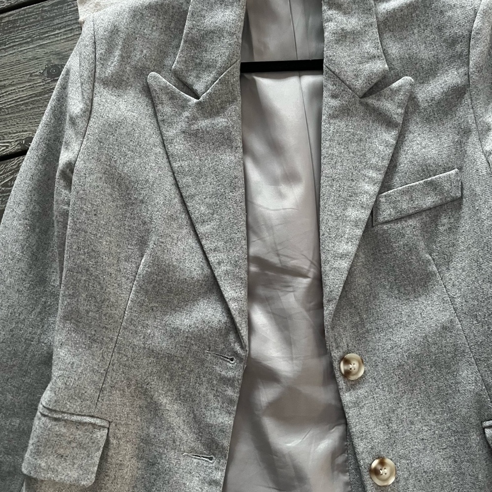 Grey blazer size M.